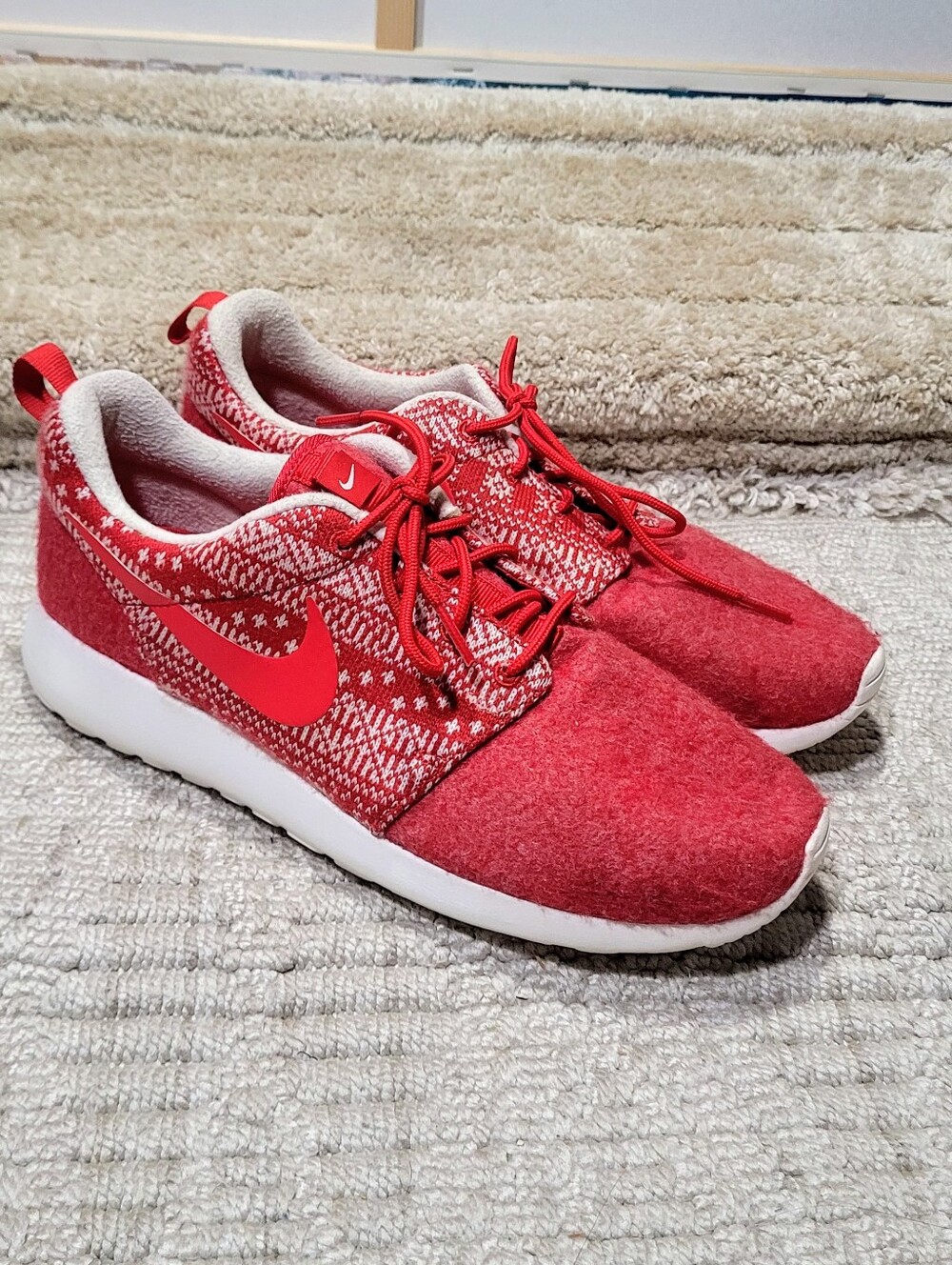 Nike Roshe One Winter Christmas Sweater Red / White Sneakers Size 9